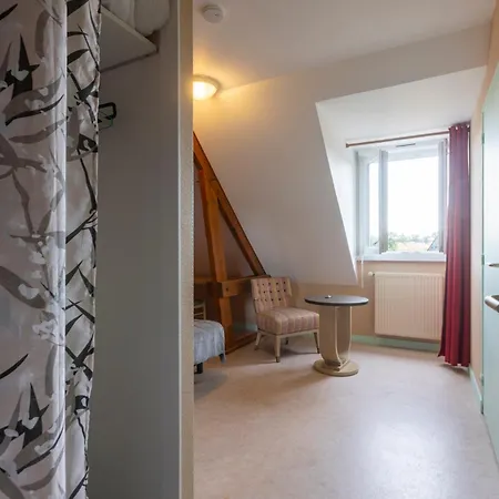 Du Bas Mont Hotel *