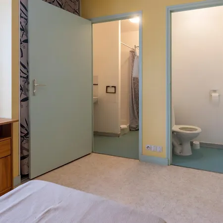 Du Bas Mont Hotel *