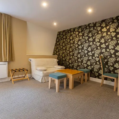 Du Bas Mont Hotel *
